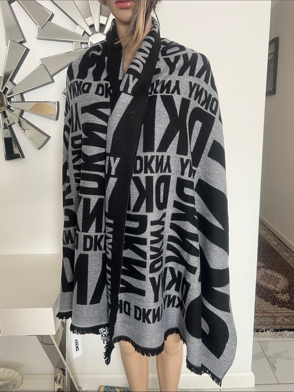 NWT DKNY Black and Gray Woolen winter scarf/84% POLYESTER
16% VISCOSE,(27”X80”)